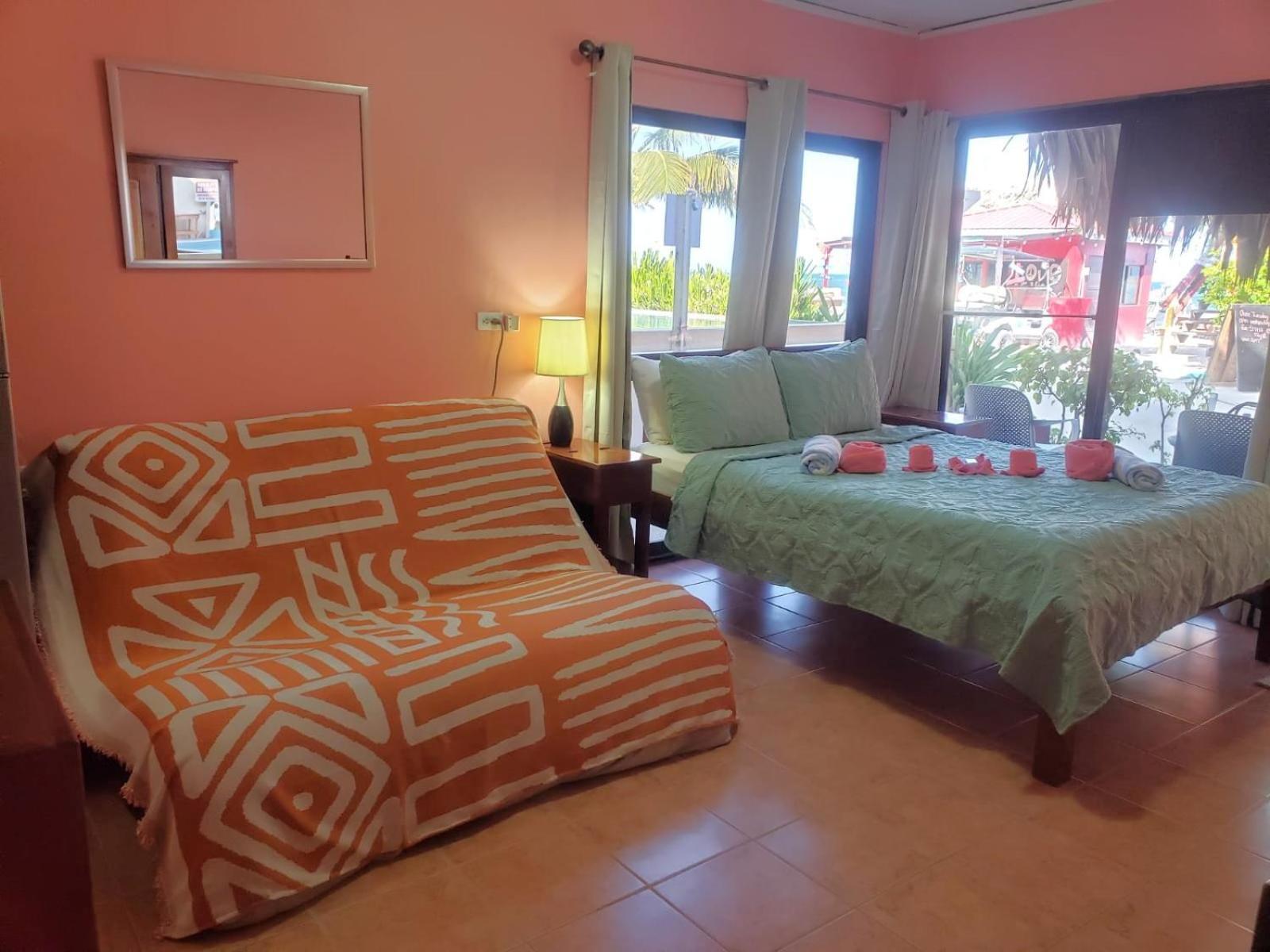 Beach Club Condos At Popeyes Caye Caulker Εξωτερικό φωτογραφία